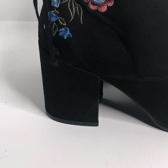 UNISA Womens Black Suede Embroidered Sz 8.5 BOOTIES Ankle Boots - Picture 7 of 11